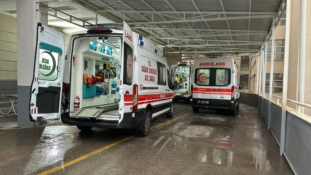 SİVEREK’TE OTOMOBİL İLE TRAKTÖR ÇARPIŞTI: 5 YARALI