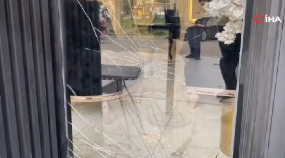 ATAŞEHİR’DE GÜZELLİK MERKEZİNE MOTOSİKLETLİ SİLAHLI SALDIRI