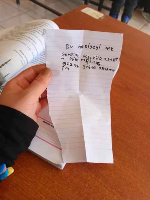 KÖY OKULUNDA YÜREK ISITAN DOĞUM GÜNÜ SÜRPRİZİ