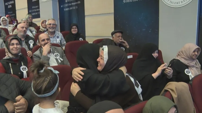 HAC KURASINDA İSMİ ÇIKAN HACI ADAYLARI SEVİNÇTEN GÖZYAŞLARINA BOĞULDU 