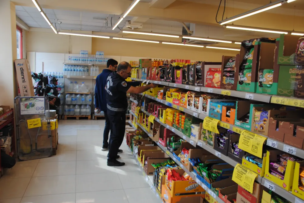 ŞANLIURFA’DA ZABITA EKİPLERİNDEN ZİNCİR MARKETLERE SIKI DENETİM