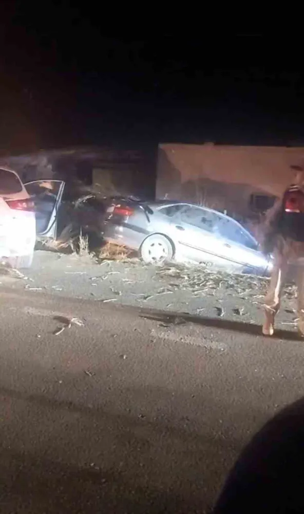 Şanlıurfa’da iki otomobil kafa kafaya çarpıştı: 1 ölü, 9 yaralı