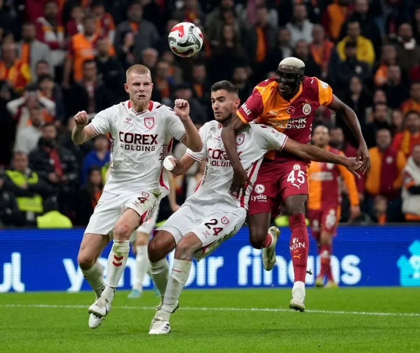 GALATASARAY LİGDE EVİNDEKİ YENİLMEZLİĞİNİ 26 MAÇA ÇIKARDI