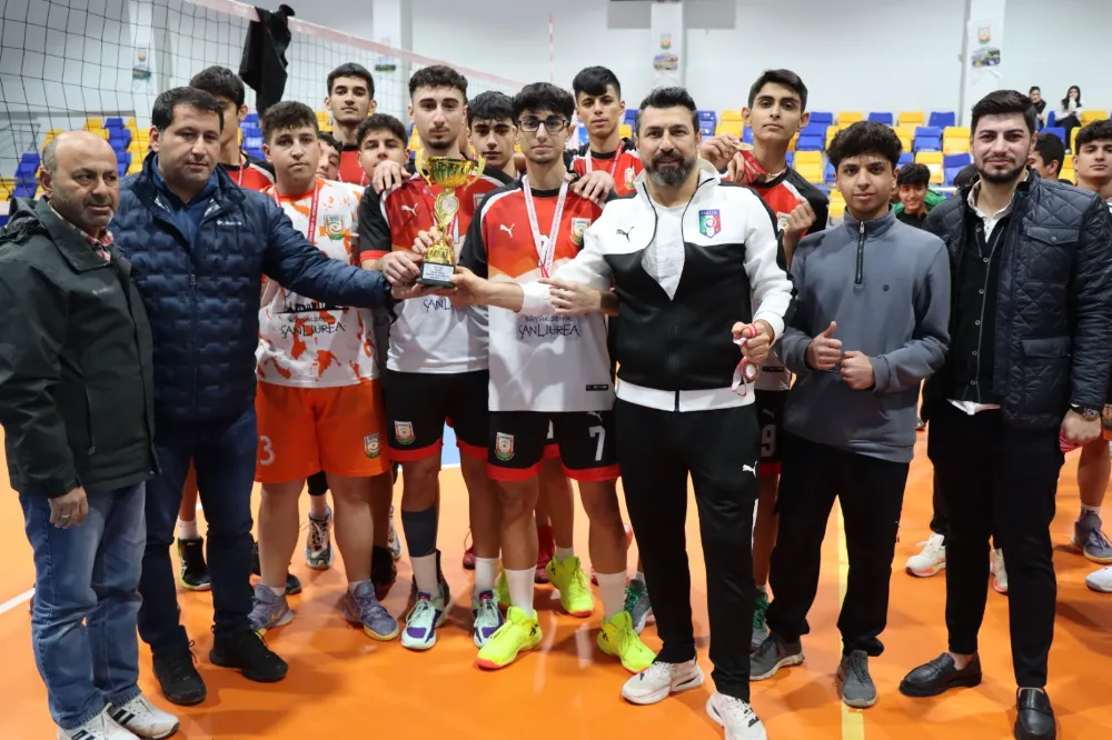BÜYÜKŞEHİR BELEDİYESİ VOLEYBOL A TAKIMI FİLEDE LİDER