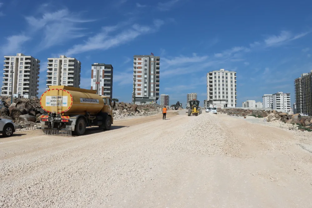 BÜYÜKŞEHİR BELEDİYESİ, KARAKÖPRÜ’YE YENİ YOLLAR KAZANDIRIYOR