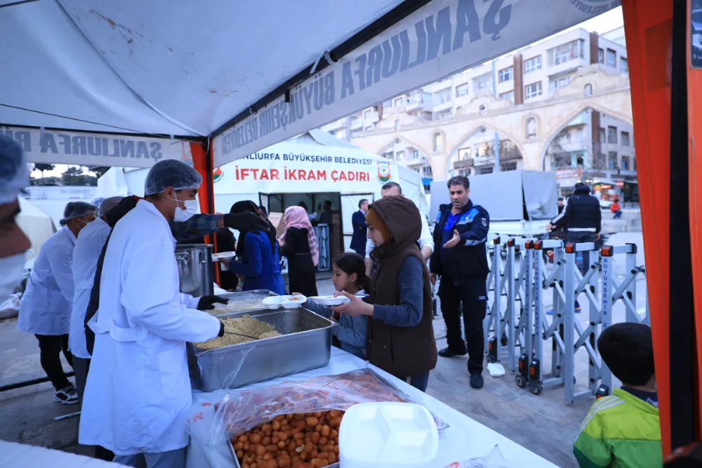 BÜYÜKŞEHİR İFTAR ÇADIRLARI PAYLAŞMANIN VE DAYANIŞMANIN ADRESİ OLDU