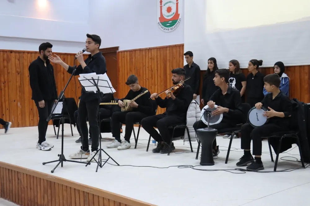 AHMET YESEVİ GENÇLİK MERKEZİ KURSİYERLERİNDEN KURTULUŞ GÜNÜ