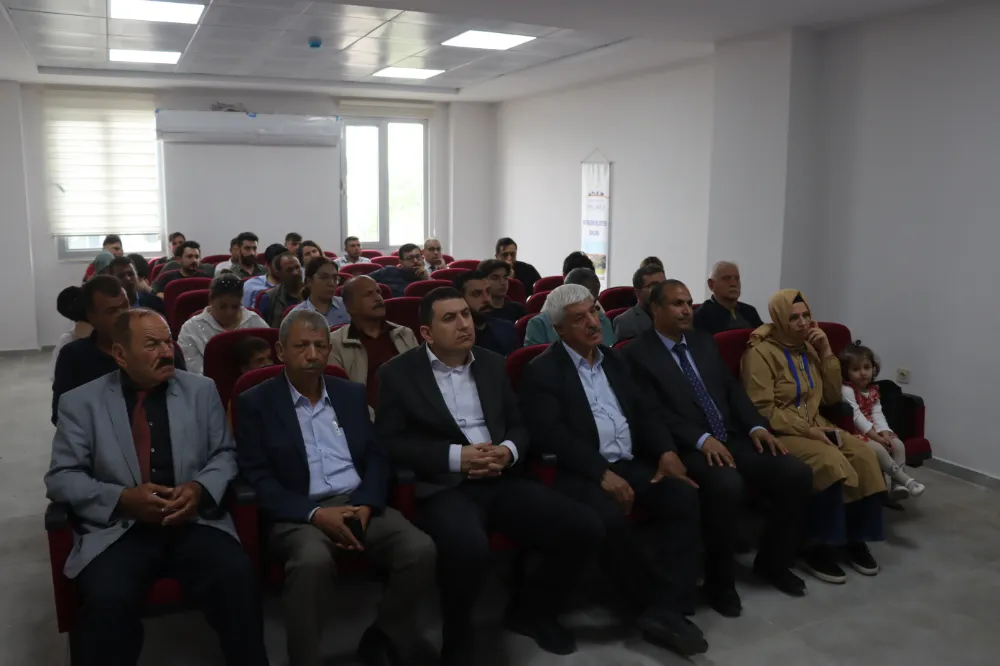 ŞANLIURFA BÜYÜKŞEHİR BELEDİYESİ’NDEN ÇİFTÇİLERE GÜBRELEME EĞİTİMİ