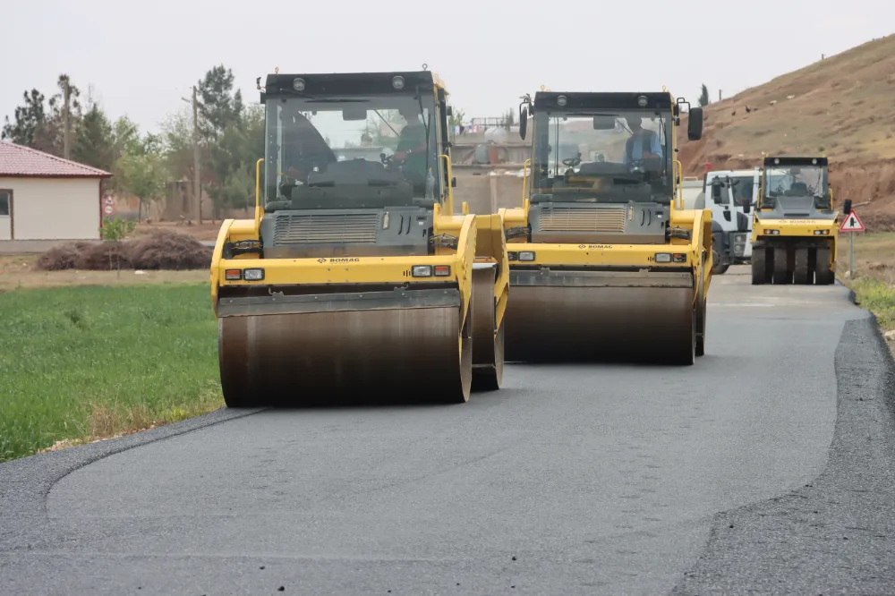SURUÇ’TA SICAK ASFALT ÇALIŞMALARI TÜM HIZIYLA DEVAM EDİYOR