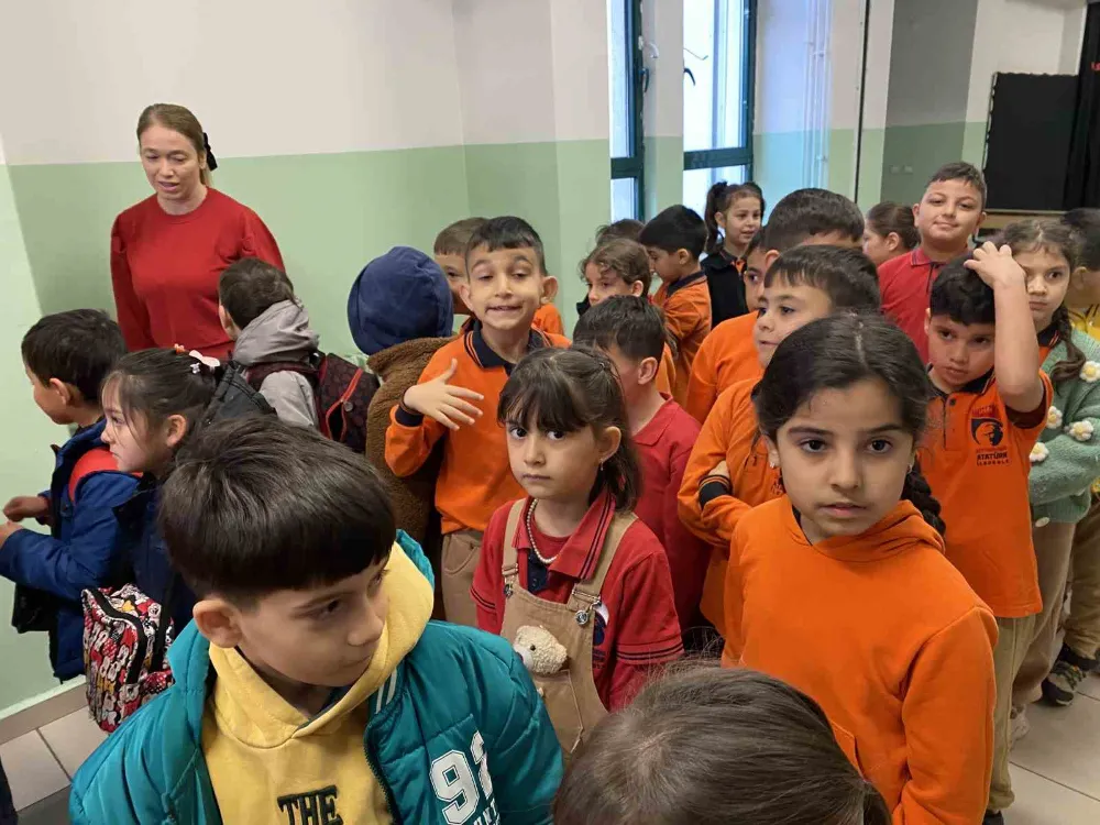 OKULLARDA ARA TATİL SONRASI İLK DERS ÇALDI