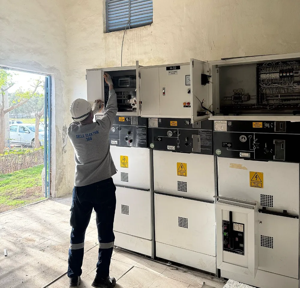 BAKIR HIRSIZLARI BİNLERCE HANE VE RESMİ KURUMU ELEKTRİKSİZ BIRAKTI