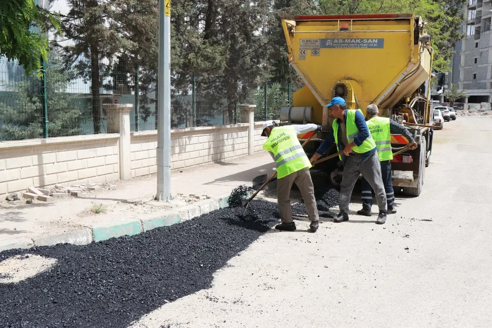 HALİLİYE BELEDİYESİ’NDEN VEYSEL KARANİ MAHALLESİ’NE SICAK ASFALT ÇALIŞMASI
