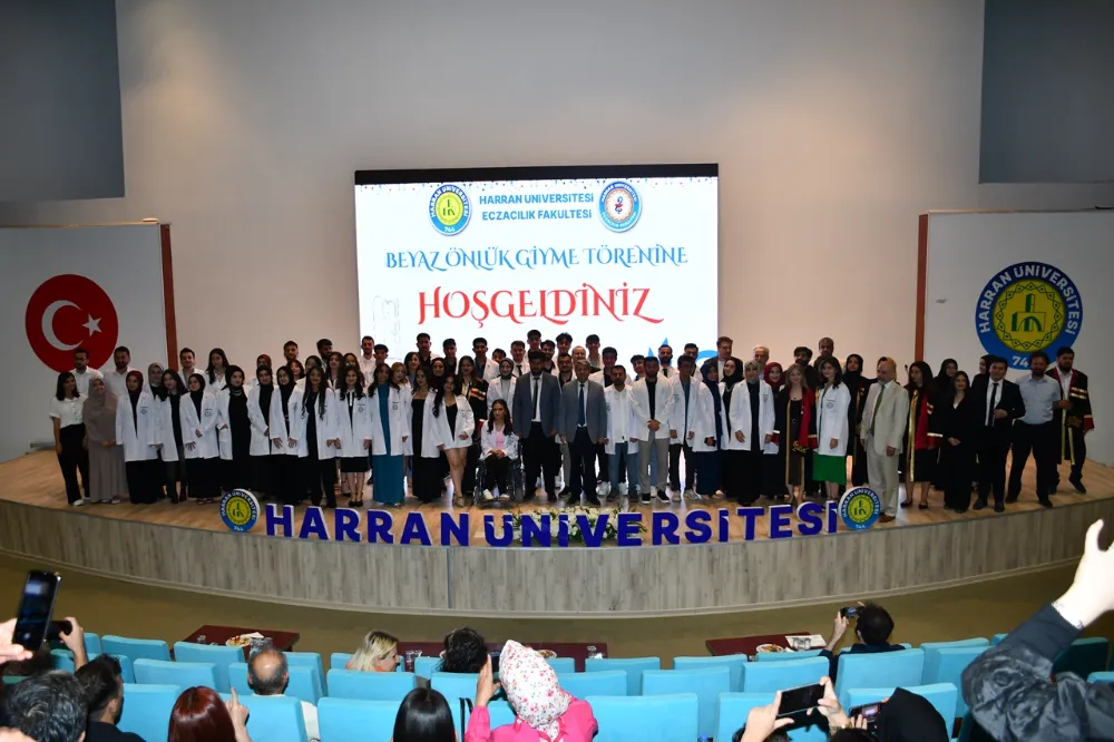Eczacılık Mesleğine İlk Adım; HRÜ’de Önlük Tören Giyme Töreni Düzenlendi