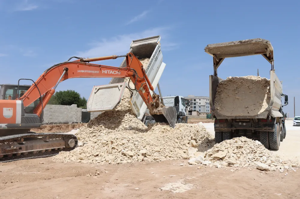 BÜYÜKŞEHİR BELEDİYESİ’NDEN AKÇAKALE’YE YENİ YOL HAMLESİ