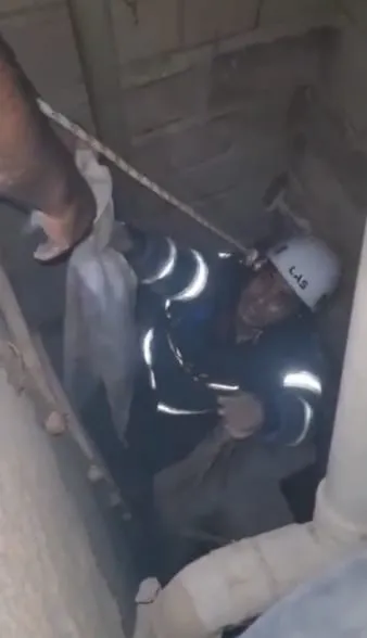 ŞANLIURFA´DA HAVALANDIRMA BOŞLUĞUNA DÜŞEN 3 YAVRU KEDİ KURTARILDI