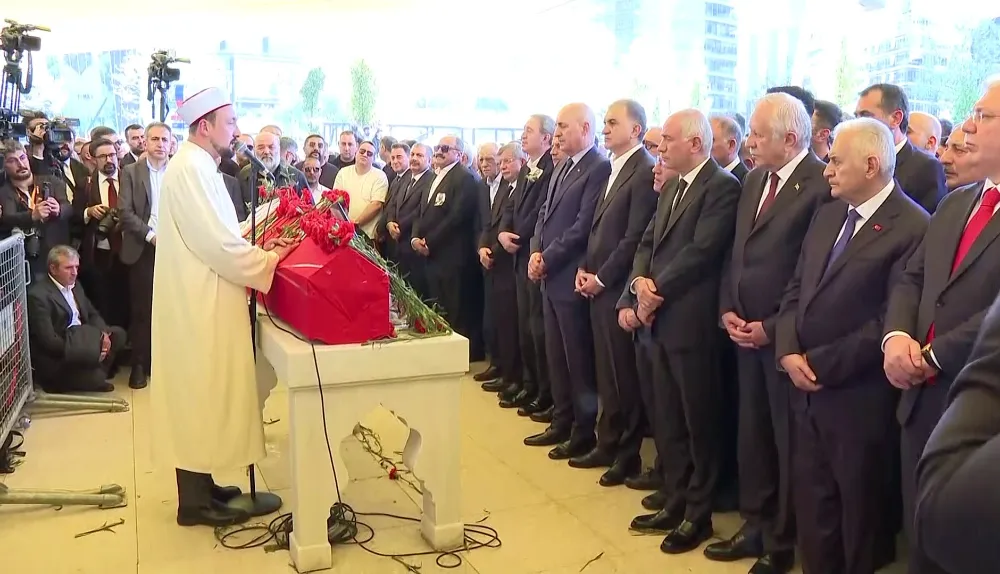 SIRRI SÜREYYA ÖNDER SON YOLCULUĞUNA UĞURLANDI