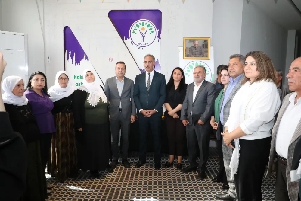 BAŞKAN KUŞ VE BERABERİNDEKİLER DEM PARTİ’YE TAZİYE ZİYARETİNDE BULUNDU
