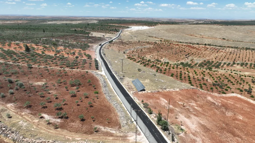 BOZOVA’DA VATANDAŞIN YOL TALEBİNE BÜYÜKŞEHİR’DEN HIZLI ÇÖZÜM