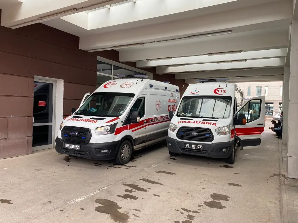 ADIYAMAN’DA, MOTOSİKLET DEVRİLDİ: 3 YARALI