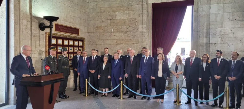 TBMM BAŞKANI KURTULMUŞ VE BAŞKANLIK DİVANI ÜYELERİ ANITKABİR