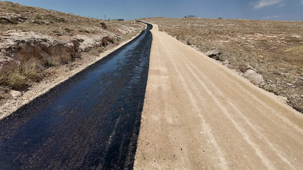BOZOVA’DA 6 MAHALLEYİ BİRBİRİNE BAĞLAYAN YOL ASFALTLANDI