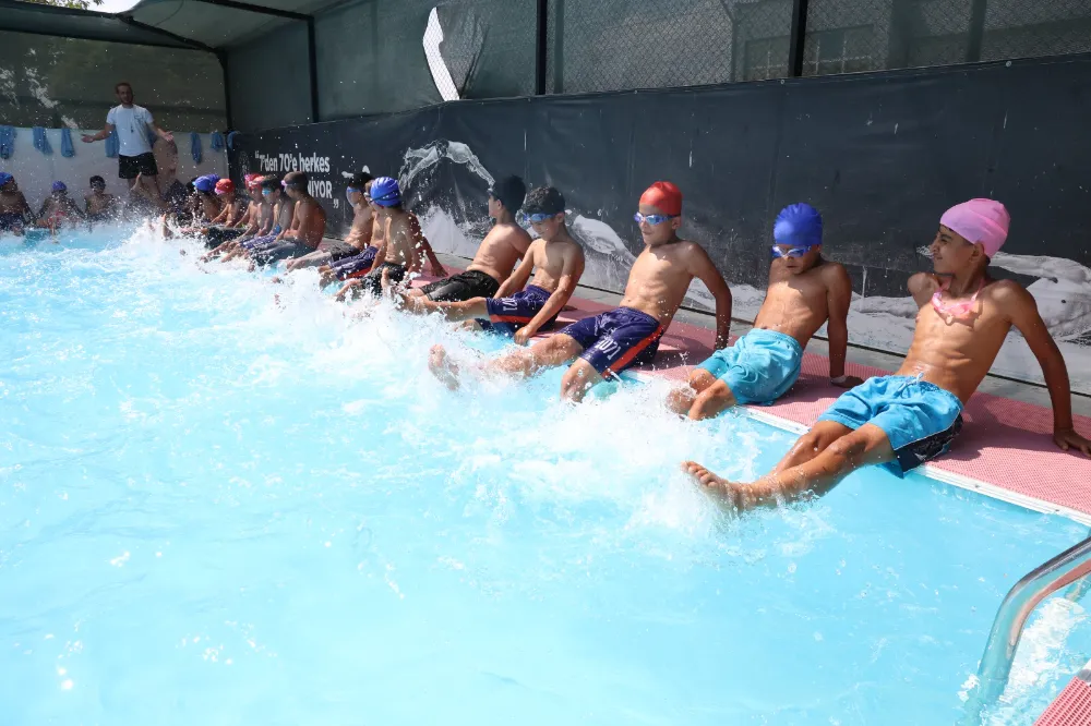 Akçakale’de Yaz Spor Kursları Başladı: Öğrenciler Yüzme Öğreniyor