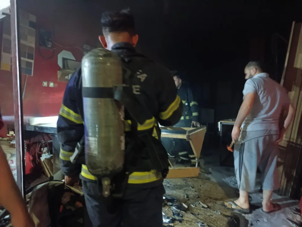 MOBİLYA DÜKKANINDA ÇIKAN SÖNDÜRÜLDÜ