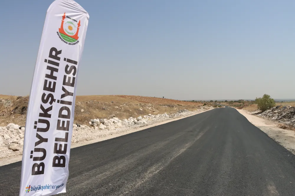 BİRECİK’TE ASFALT SEVİNCİ DORUKTA: “YOLLLARIMIZ KAYMAK GİBİ OLDU” 