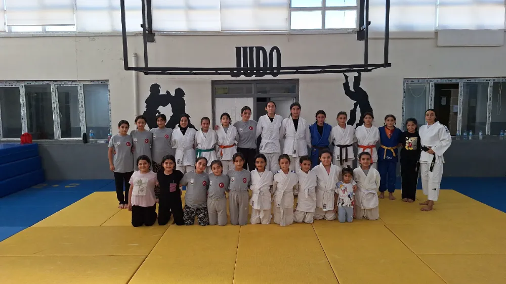 YAZ KURSLARINDA JUDO SPORUNA YOĞUN İLGİ