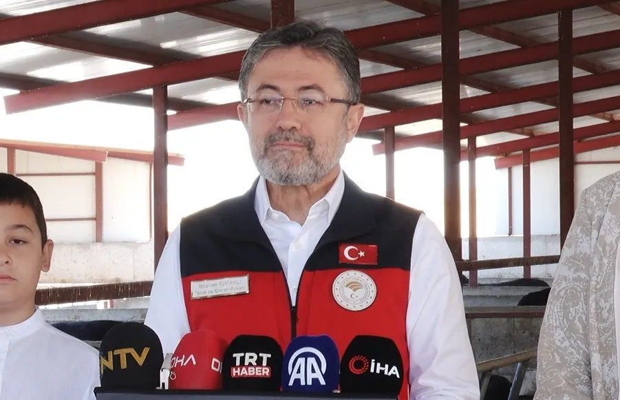 BAKAN YUMAKLI: 
