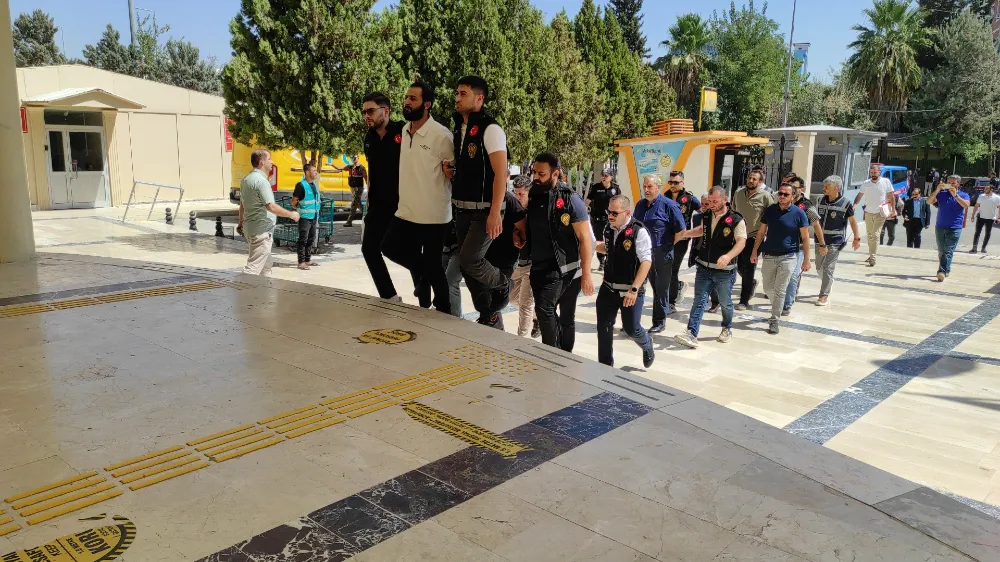 OTELE DÜZENLENEN SİLAHLI SALDIRININ ŞÜPHELİLERİ ADLİYEDE