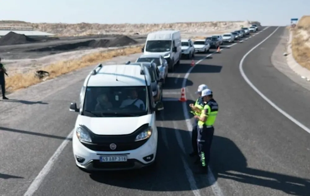ŞANLIURFA’DA JANDARMADAN DRON DESTEKLİ TRAFİK DENETİMİ