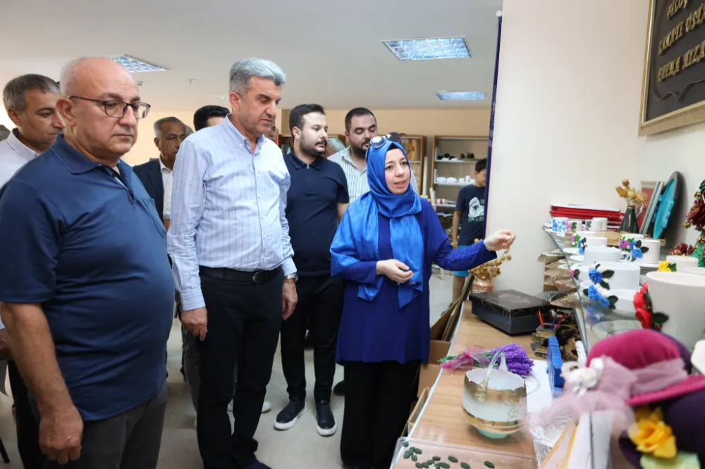 İL BAŞKANI GÜNBEGİ, GENÇLİK MERKEZİNDE GENÇLERLE