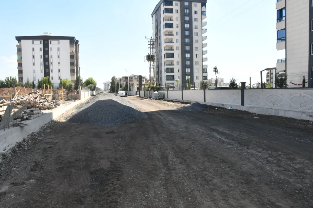Siverek’te yeni yerleşim alanlarında yol çalışmaları sürüyor