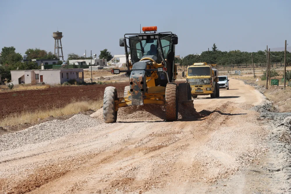 BÜYÜKŞEHİR’LE HALİLİYE VE KARAKÖPRÜ KIRSALINDA YOL KONFORU ARTIYOR