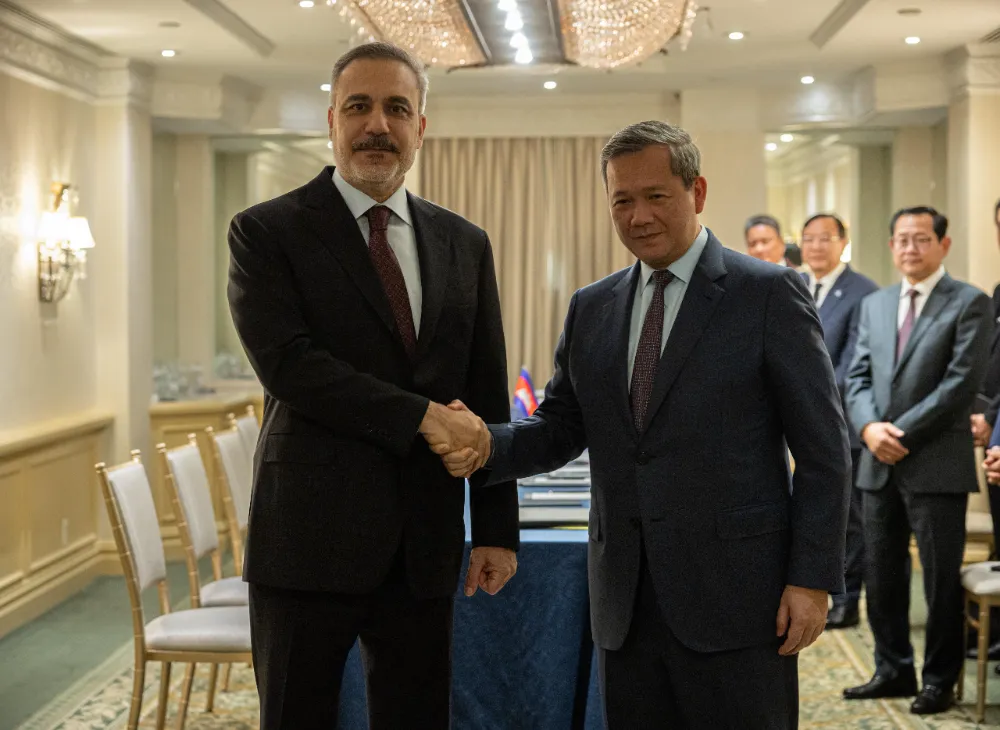 BAKAN FİDAN, KAMBOÇYA BAŞBAKANI HUN MANET İLE BİR ARAYA GELDİ