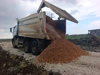 ŞANLIURFA’DA YAĞIŞ SONRASI YOL ÇALIŞMALARI ARALIKSIZ SÜRÜYOR