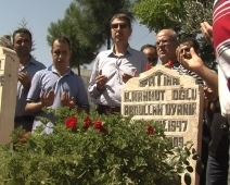 Uyanık, Mezarı Başında Anıldı