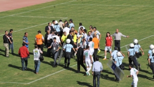 HAKEM ŞANLIURFASPOR`U DOĞRADI