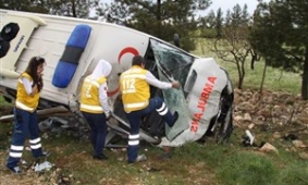  Hasta Taşıyan Ambulans Takla Attı: 5 yaralı 