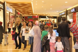 Herkes Ş.Urfa Piazza?da