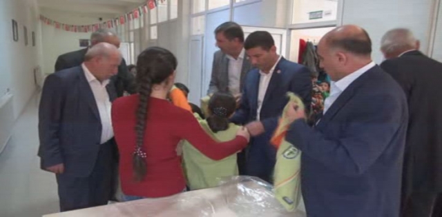 CEYLANPINAR`DA SURİYELİ ÖĞRENCİLERE YARDIM