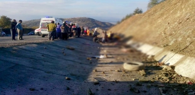 Isparta`da midibüs kazası: 15 ölü