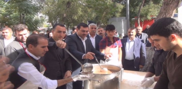 5 BİN SİVEREKLİYE AŞURE İKRAM EDİLDİ