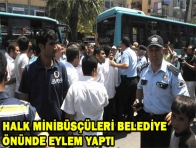 HALK MİNİBÜSÇÜLERİ BELEDİYE ÖNÜNDE EYLEM YAPTI 