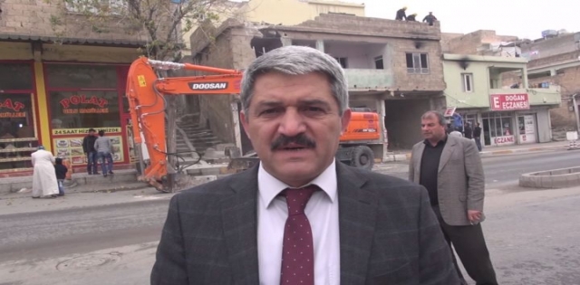 BÜYÜKŞEHİR, TARİHİ KALENİN ÇEVRESİNDEKİ YAPILARIN YIKIMINA BAŞLADI