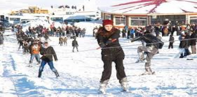 Piknikçiler Karacadağ?a Akın Ediyor