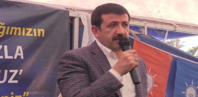 EKİNCİ MUHTARLARLA MİTİNG HAVASINDA GEÇEN TOPLANTI YAPTI