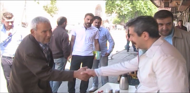 BUCAK KENDİ BROŞÜRÜNÜ KENDİ DAĞITTI