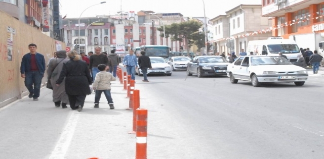 KADRİ ERDOĞAN CADDESİ ESNAFINDAN BAŞKAN GÜVENÇ`E TEŞEKKÜR